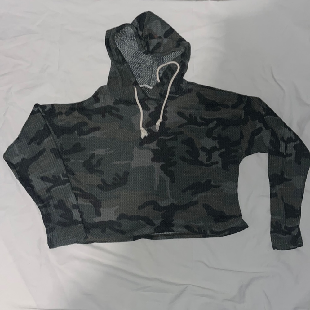 Cropped camo print long sleeve